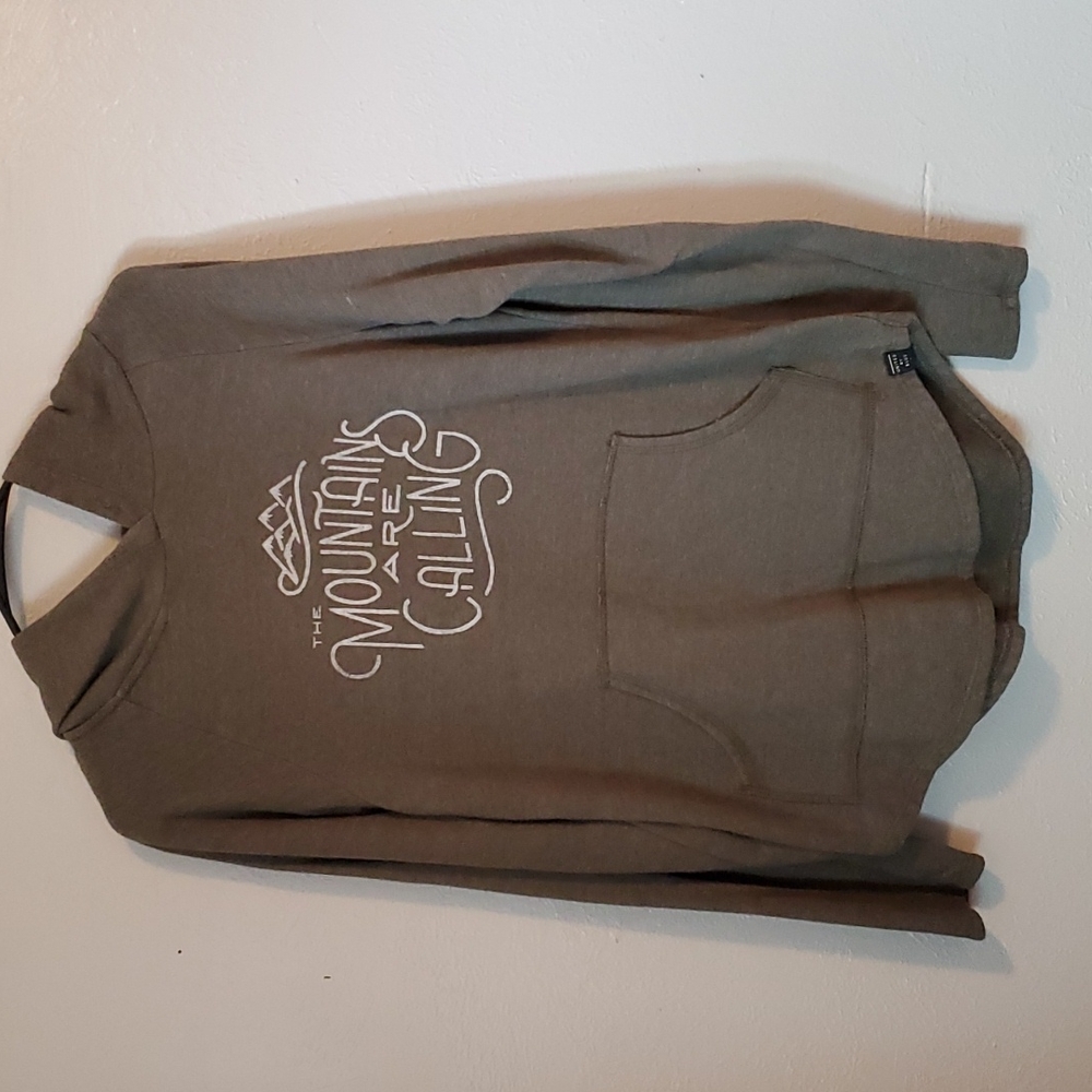 United by Blue Olive green lightweight fitted sweatshirt